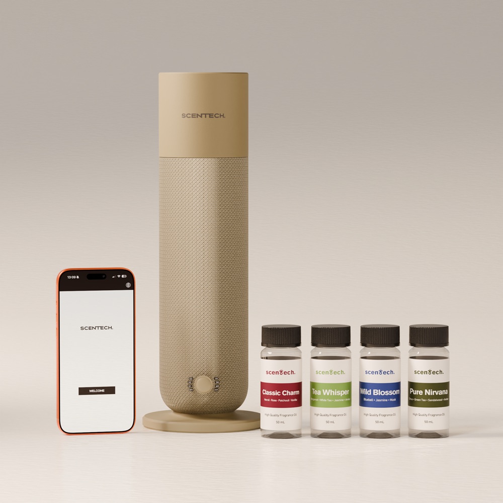 Scentech Smart Aroma Diffuser 2 neben einem Telefon mit der Scentech-App und zwei Duft-Pods